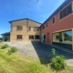 Colline Oltrepò Pavese (PV), Compendio immobiliare ad uso agrituristico con scuderia