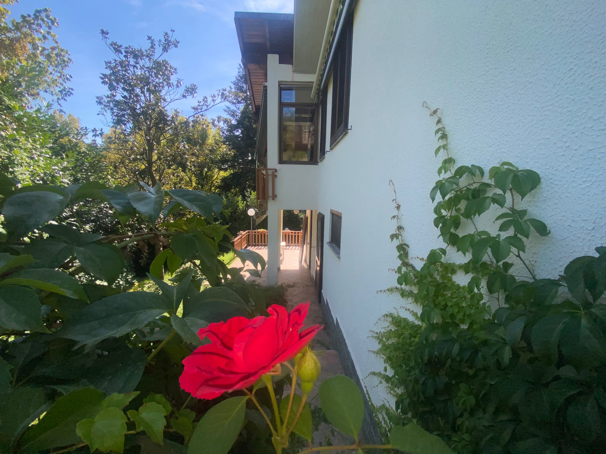 San Sebastiano Curone (AL), Villa libera sui tre lati con annesso monolocale